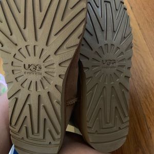 GET READY FOR FALL WITH THESE BARELY WORN UGGS